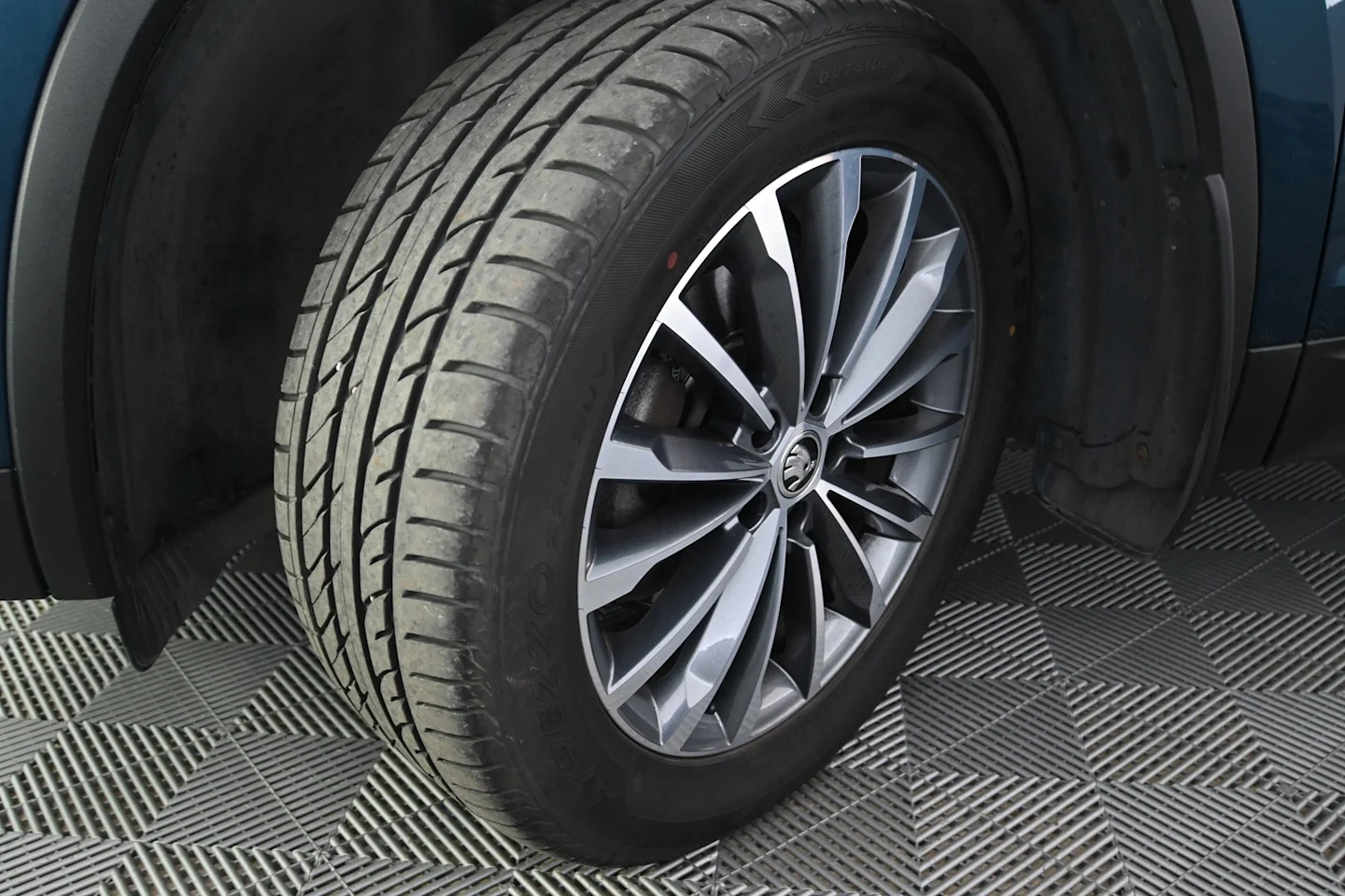 Car Image - 52NKPgV4TbrUrobxTlyZL1