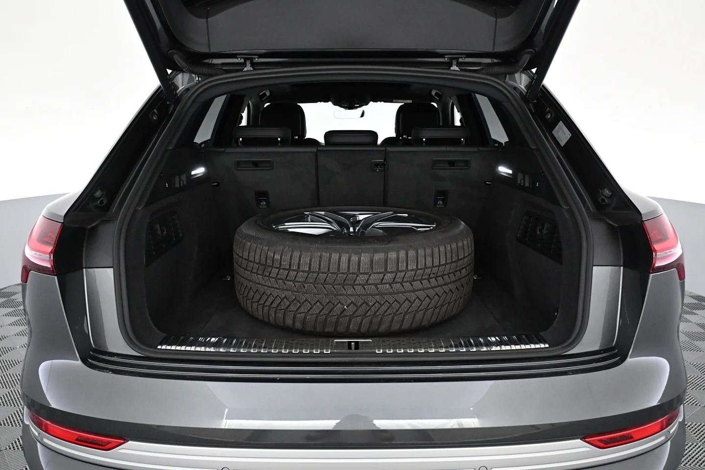 Car Image - 1GyNuTq3Dzl5utxZIqqOyl