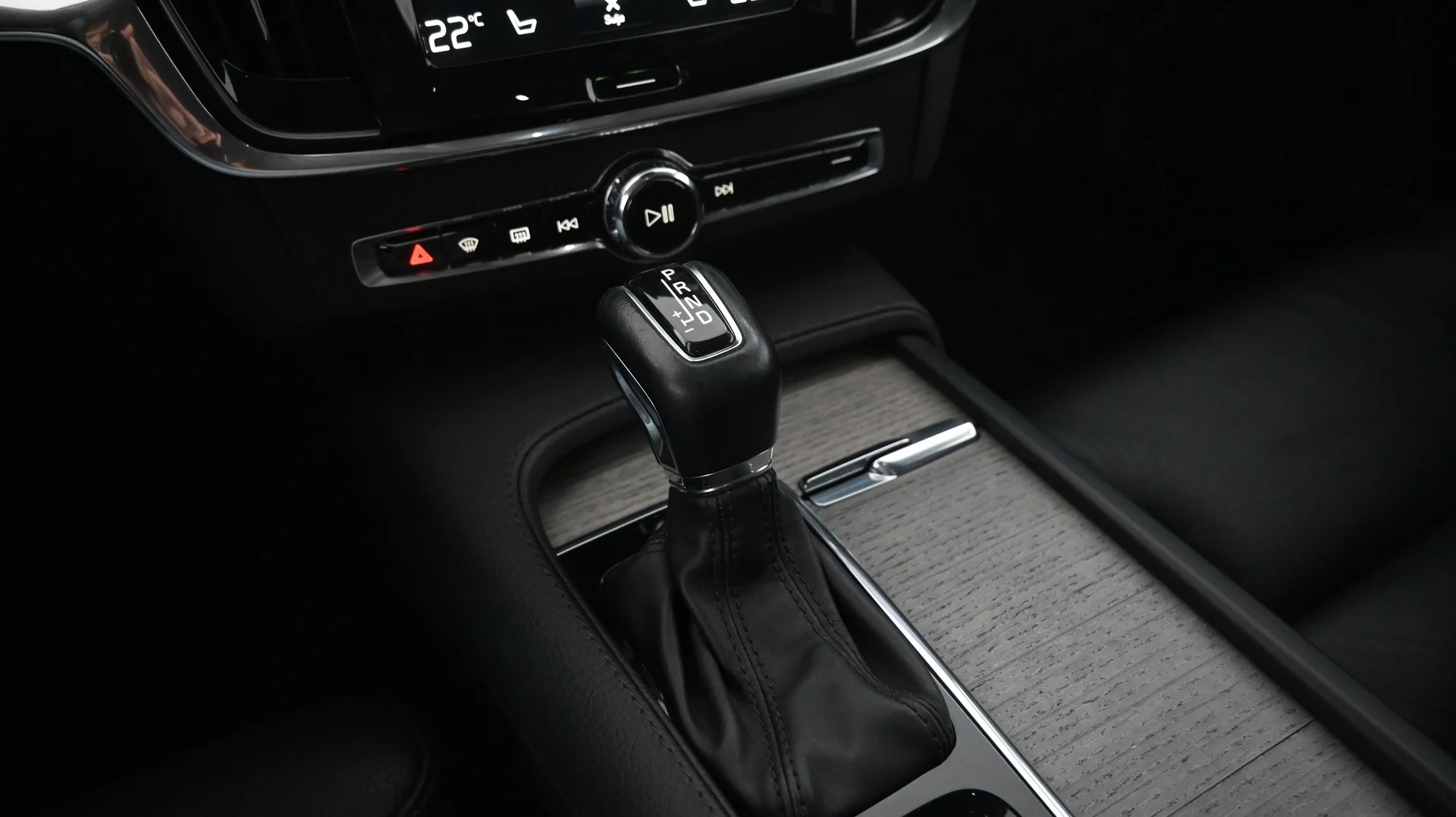Car Image - 6NLX5z41E88iJqrnKELbK7