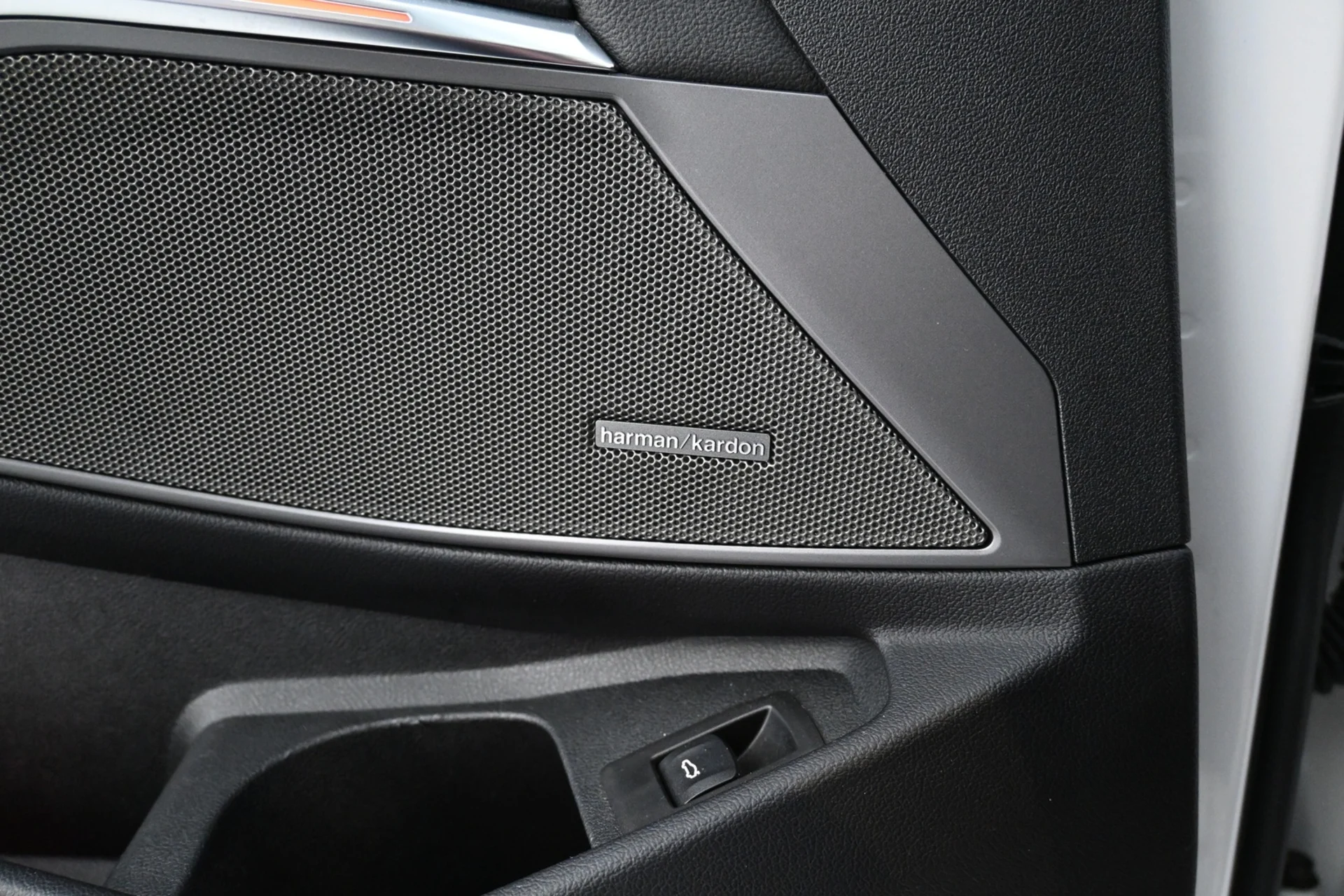 Car Image - 6tshzLmCQGwEpMjut2dw9b