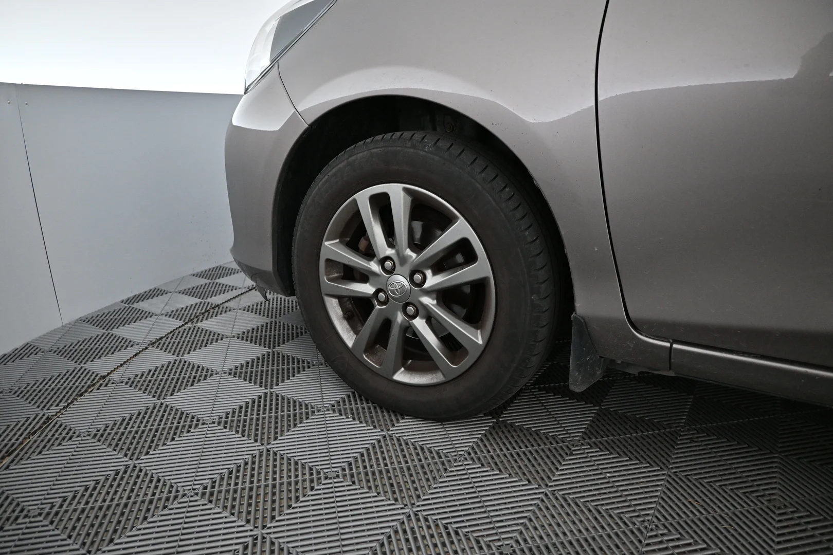Car Image - 18dxakRdw0I2pl1BAYrXOn