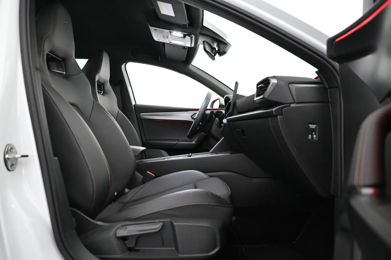 Car Image - 6qUmPknYV8RbM7Ee1X80BK