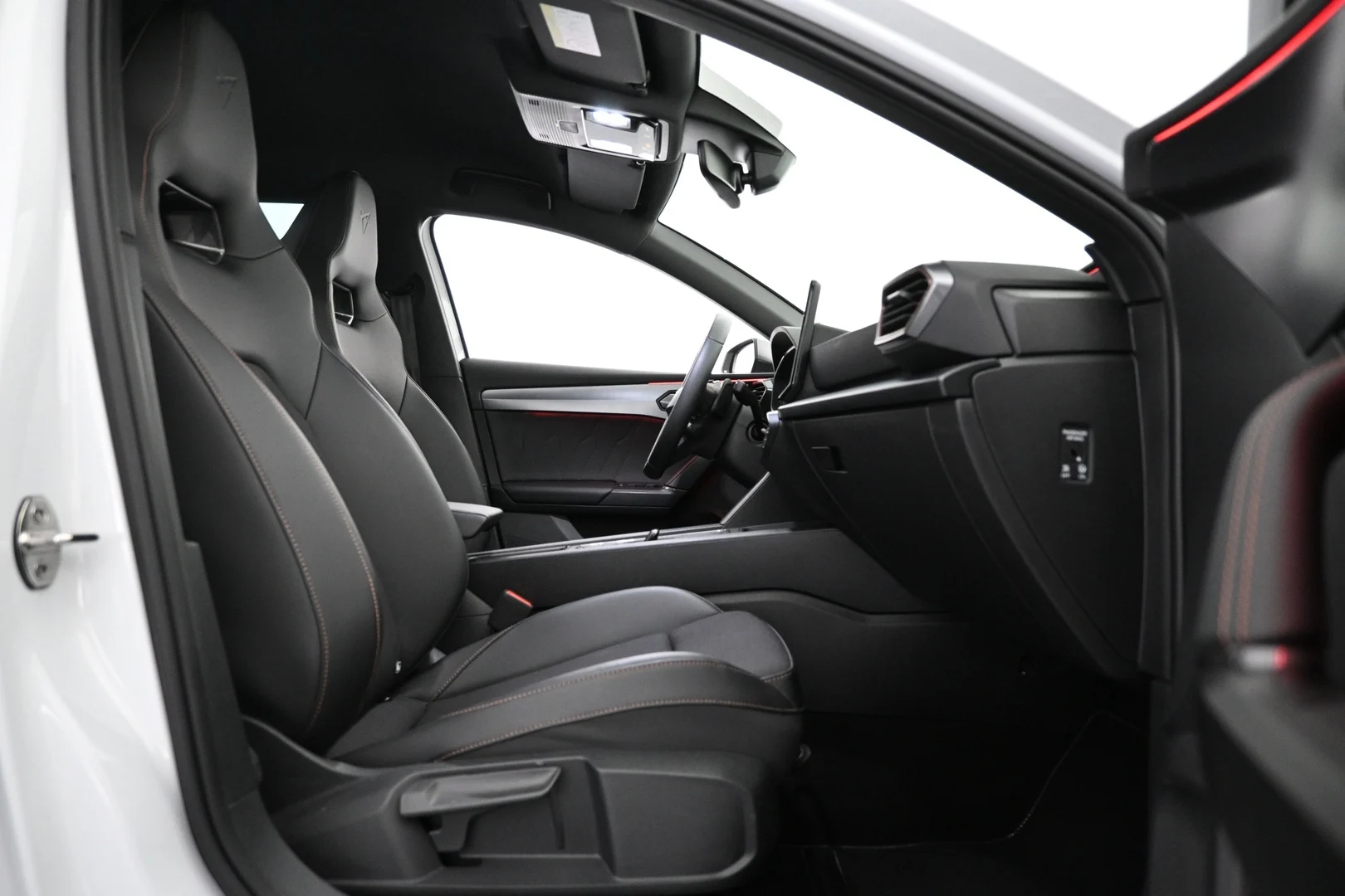 Car Image - 6qUmPknYV8RbM7Ee1X80BK
