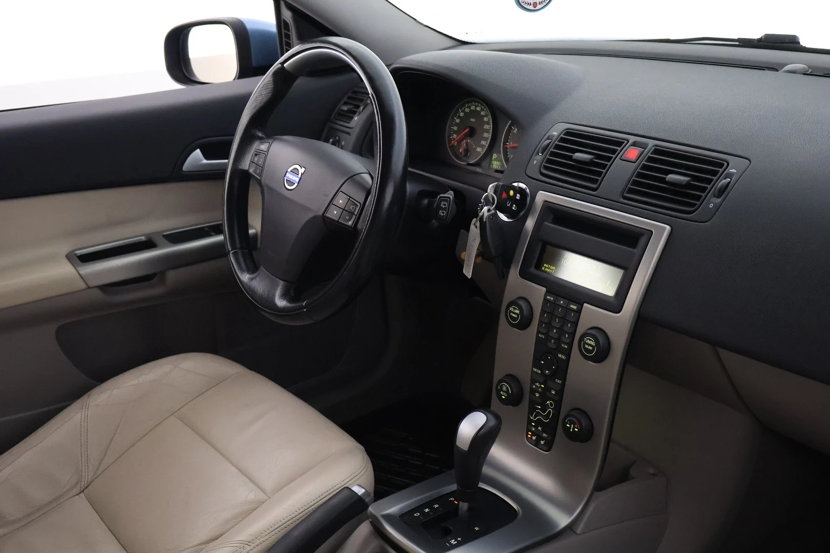 Car Image - UaGEhQ3uaM0jTbRhk9njT