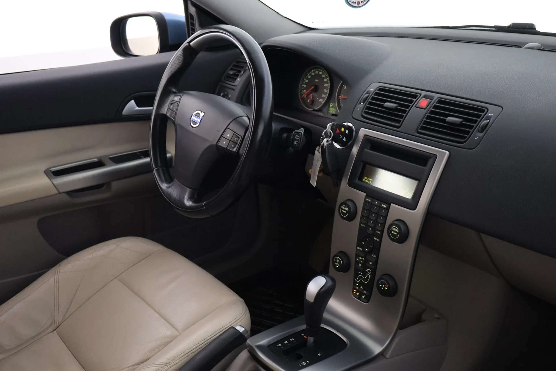 Car Image - UaGEhQ3uaM0jTbRhk9njT