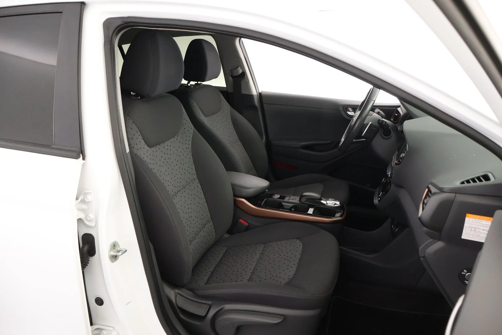 Car Image - eacp2xgaY5VYMUVGg7vHZ