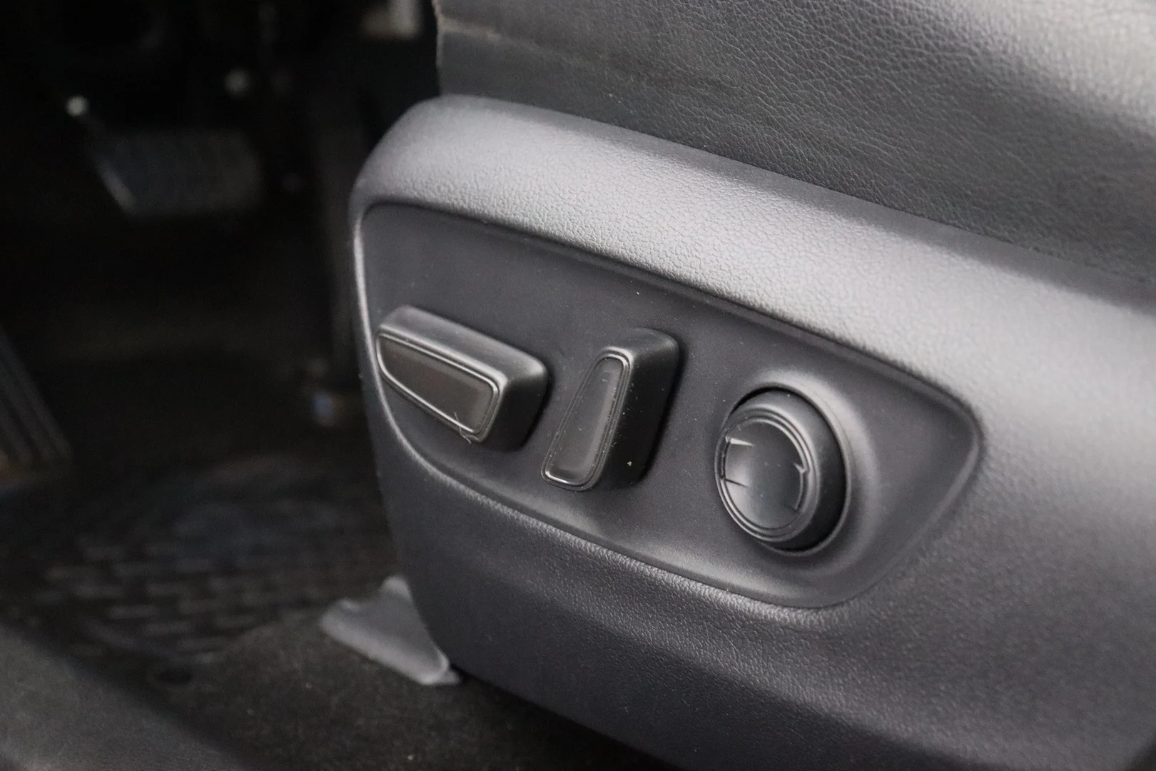 Car Image - JD7RcbhDAQQ50u8NfUptl