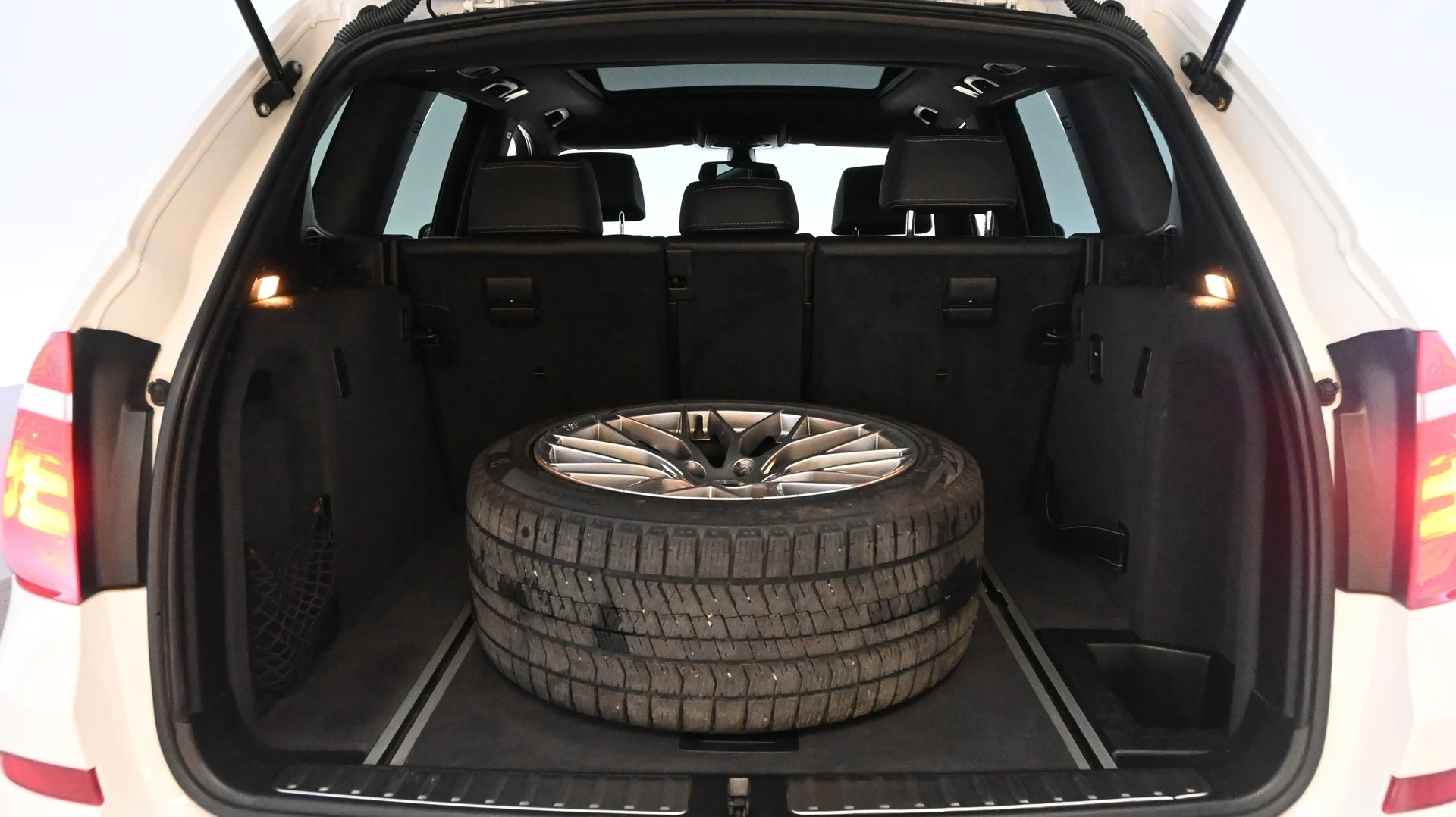 Car Image - 5lg8zwXu5HLNsedRQgrXn2
