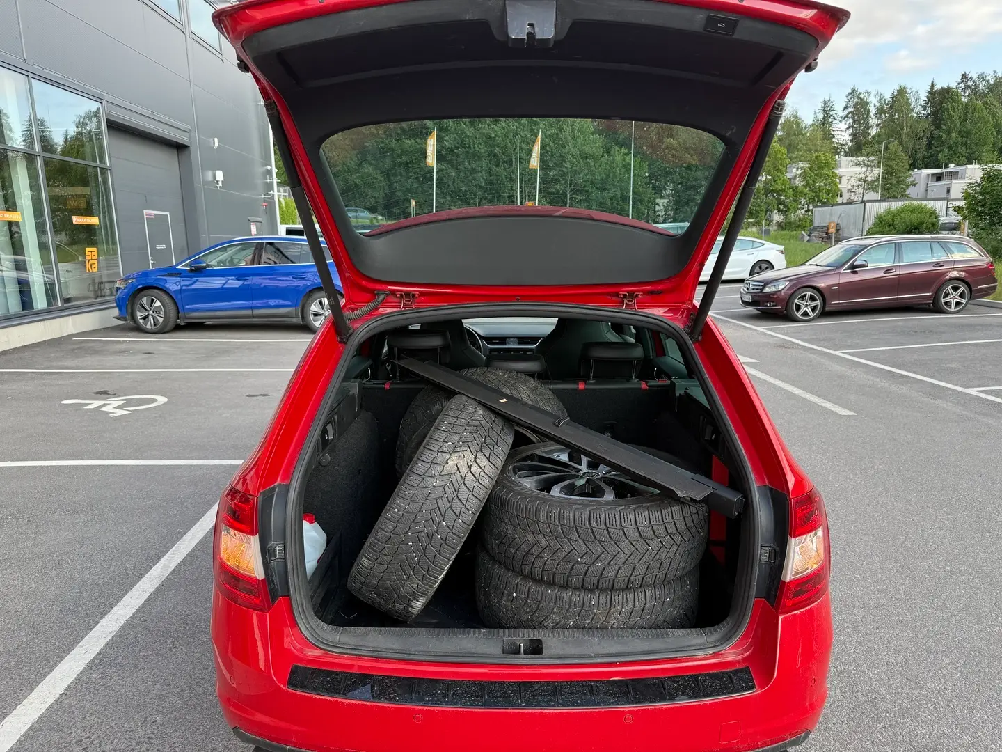 Car Image - 6CTqqYA2AOWUvMXFwuU5Kl