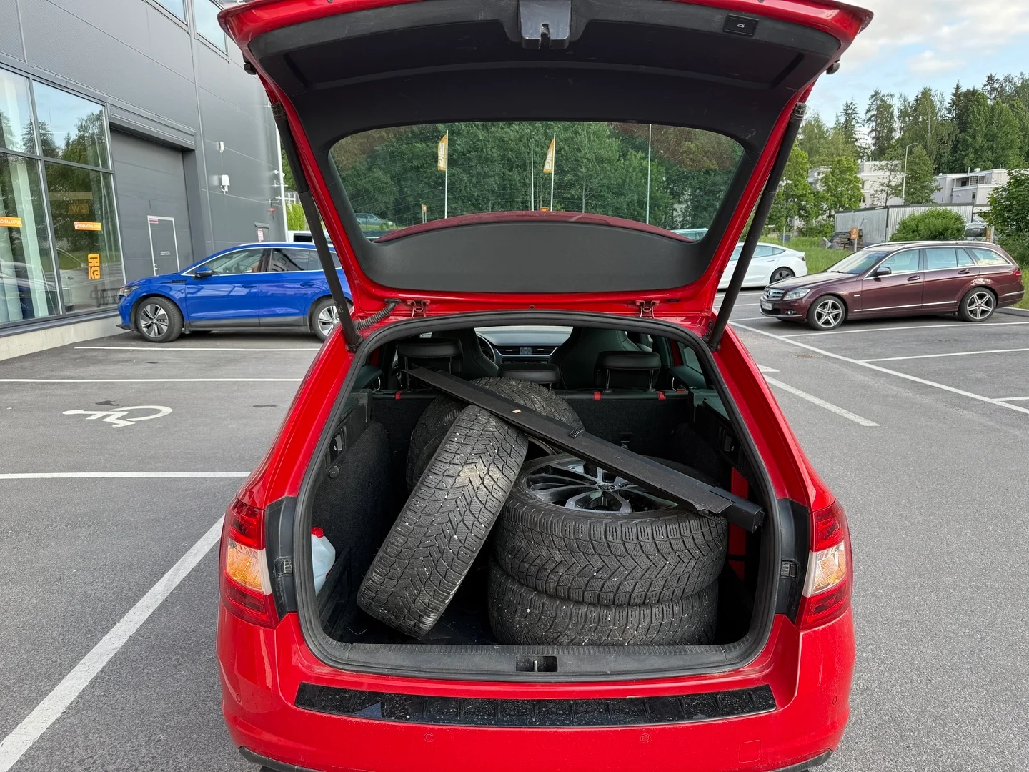 Car Image - 6CTqqYA2AOWUvMXFwuU5Kl