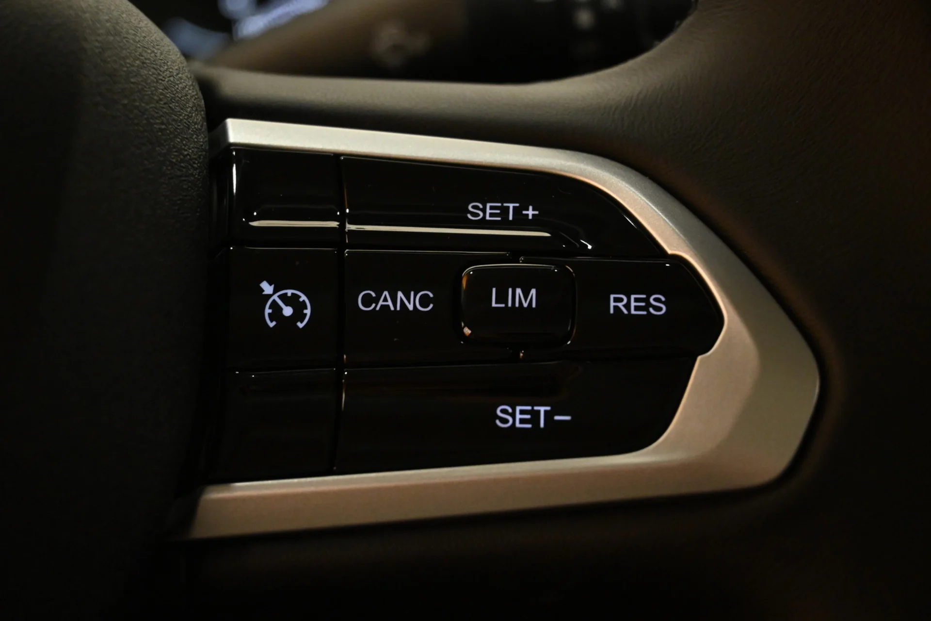 Car Image - 2jHQpaCez6eJpohoJGLy2t