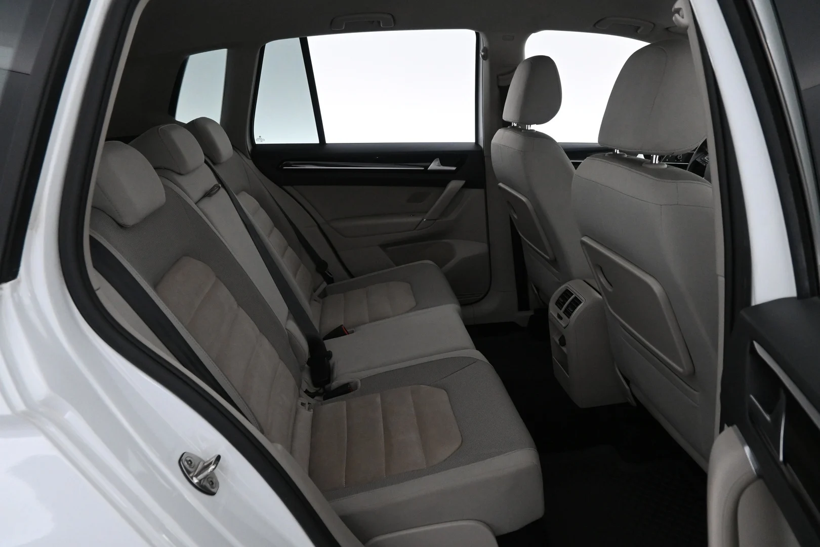 Car Image - 6TzFRlAxrUbICnKNZ7h26i