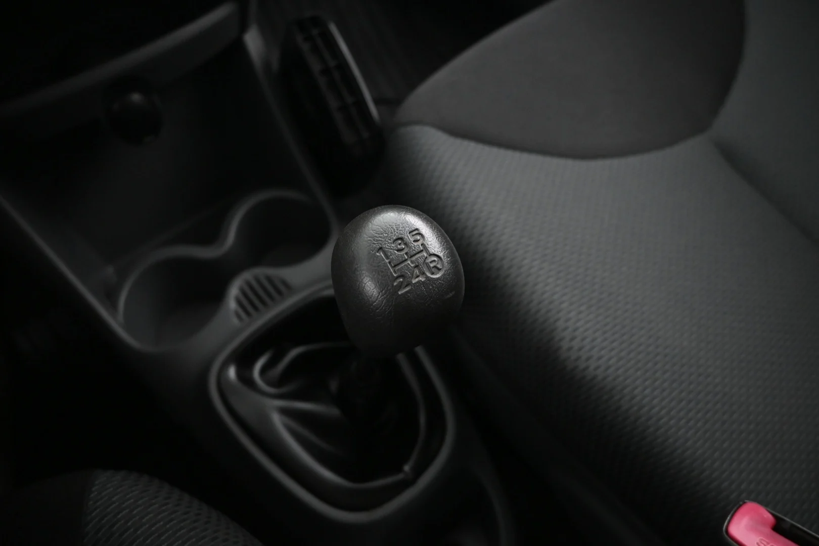Car Image - 353TQYMRql9byLrccFGF0t