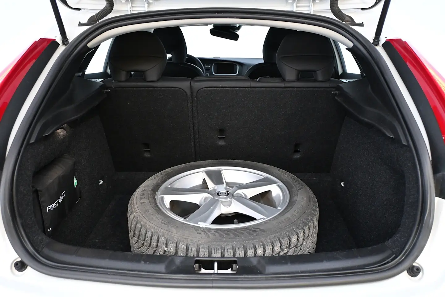 Car Image - 4hMAA9BLCm6r8kfdQhMHx2