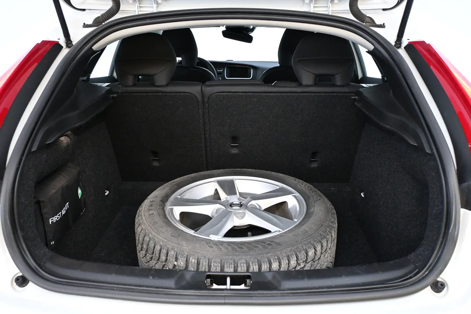 Car Image - 4hMAA9BLCm6r8kfdQhMHx2