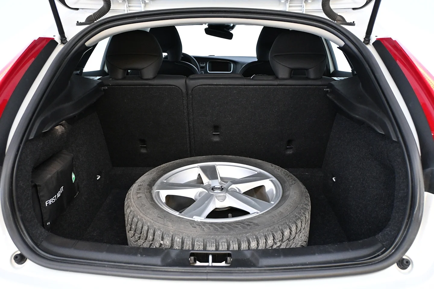 Car Image - 4hMAA9BLCm6r8kfdQhMHx2