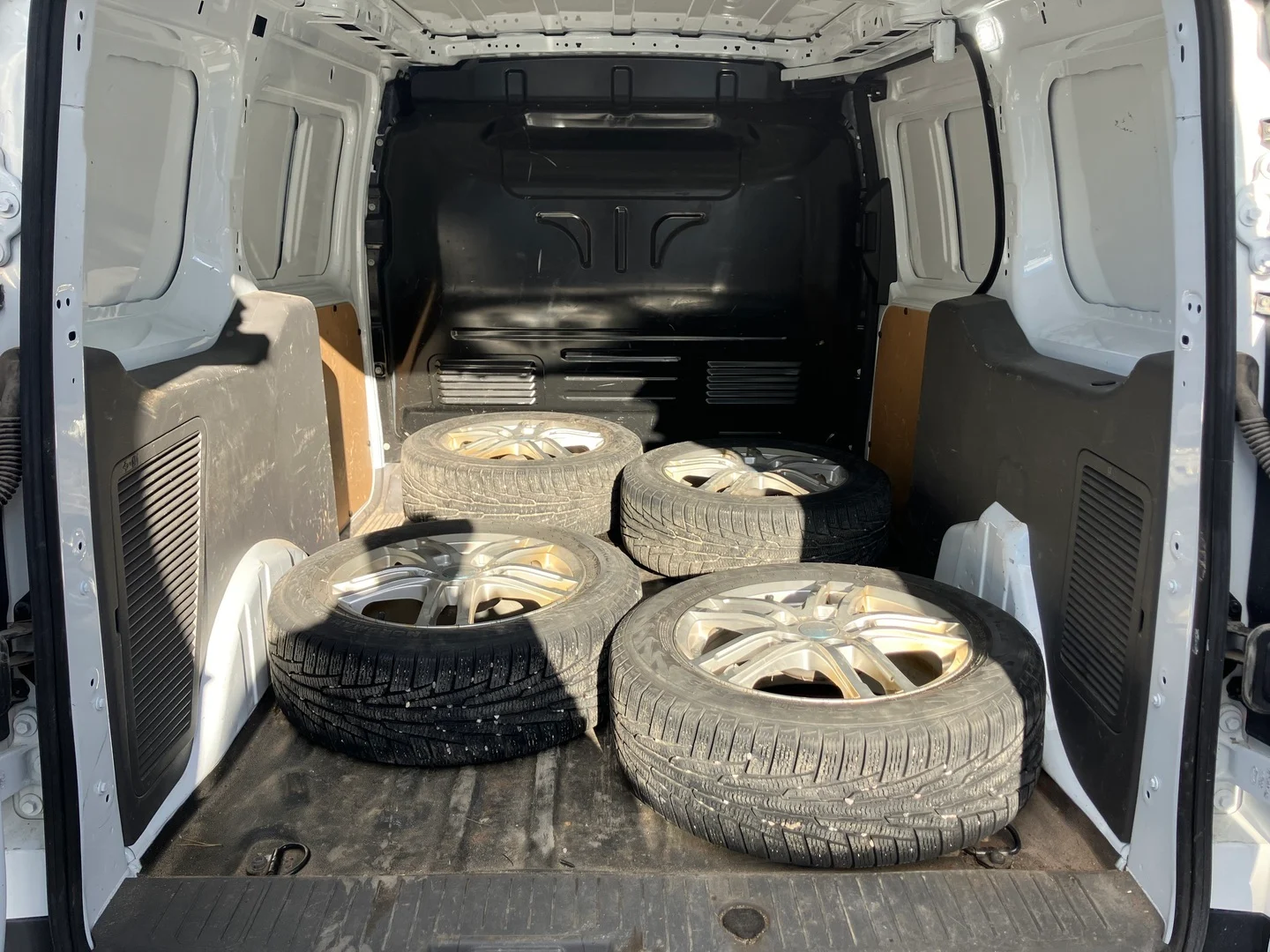 Car Image - 3LbxZJcWyfAsbAGRDCTQas
