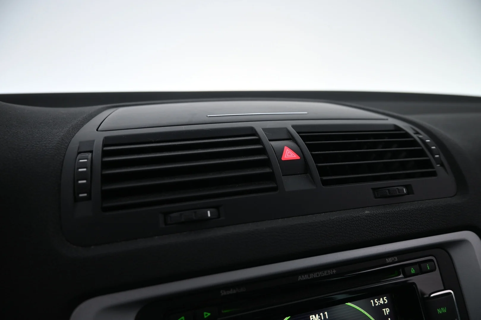 Car Image - 4Tvb8grAkwmXeX3FXjRdGW