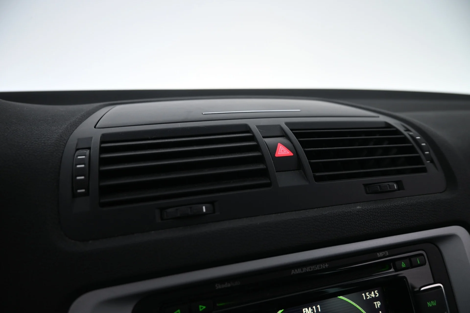 Car Image - 4Tvb8grAkwmXeX3FXjRdGW