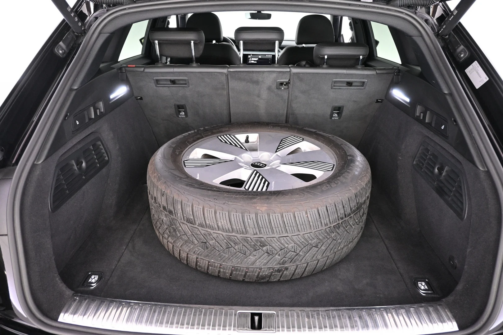 Car Image - 6wRYKQ3FzQ955qGfq9gszX