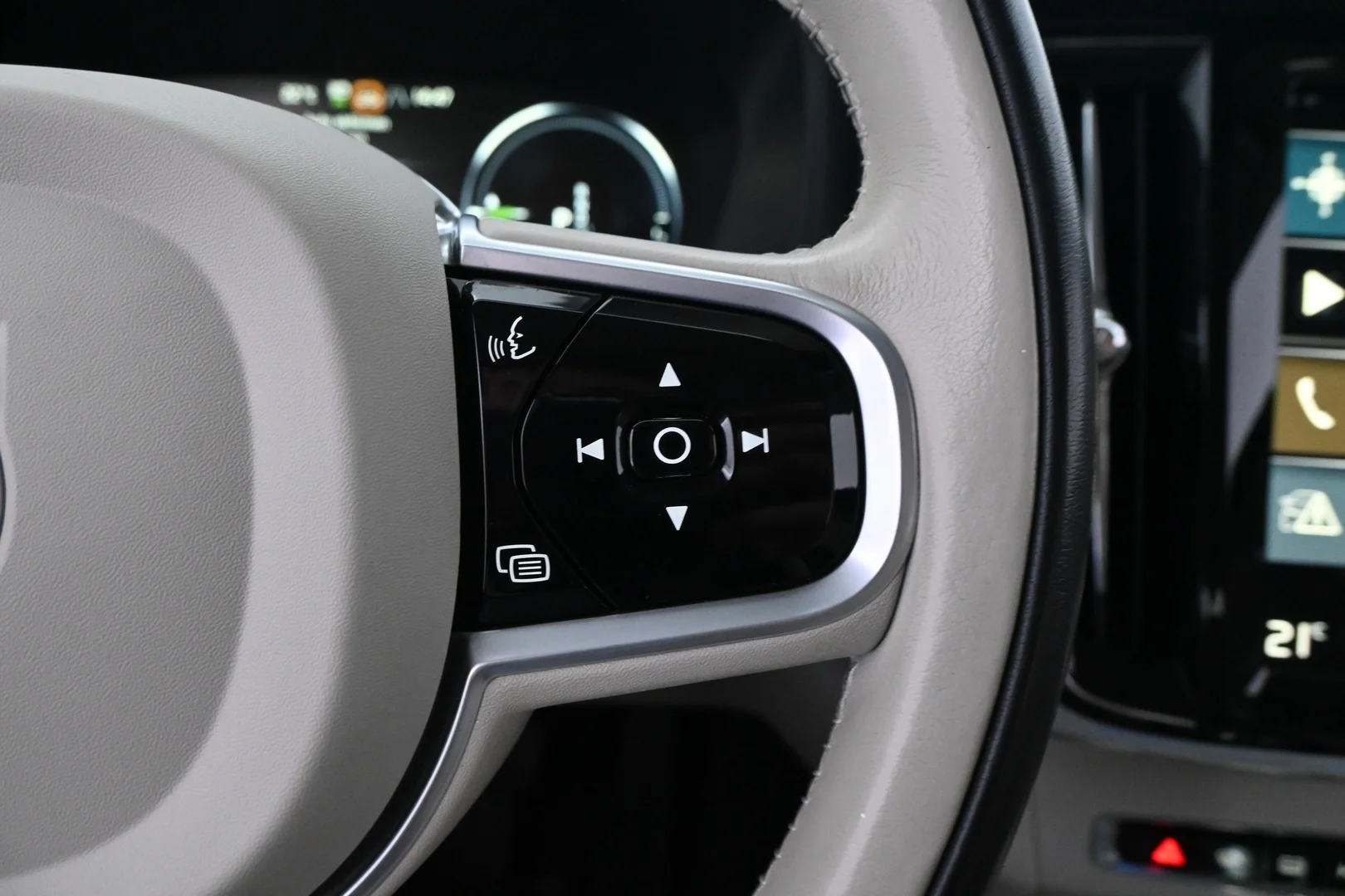 Car Image - 6iL4nPhr9tCnTl8vwLKTCo