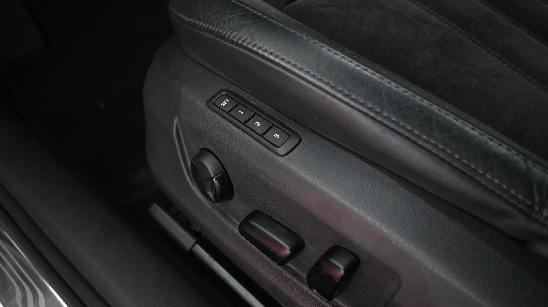 Car Image - 4zQg7lkm1rEsOm2IhGnPoN