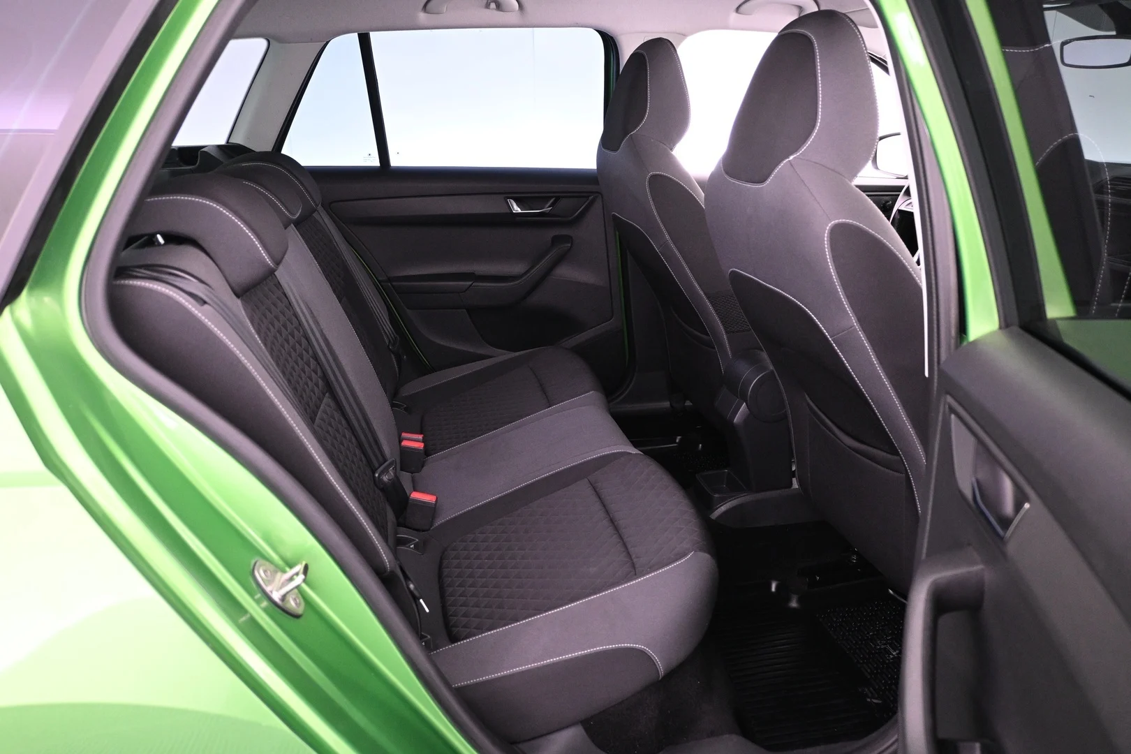 Car Image - 6lhMznVs6TXX85L2XpKu4Q