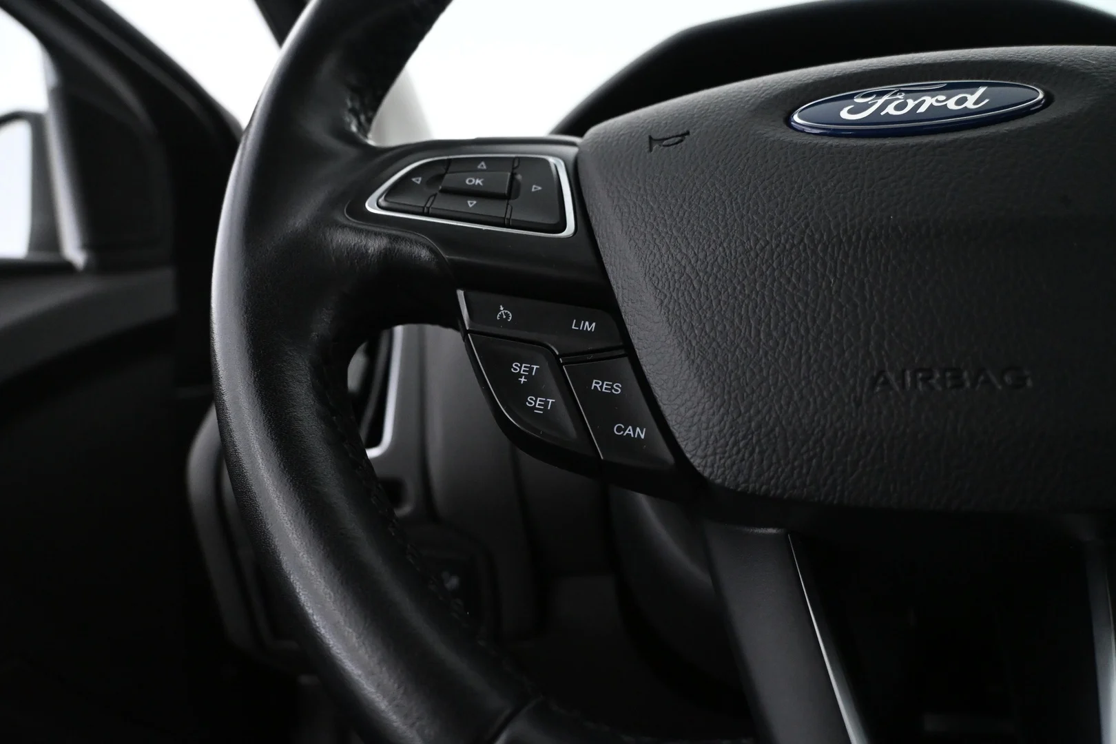 Car Image - 4D241PWdt0pzacVQFliRW3