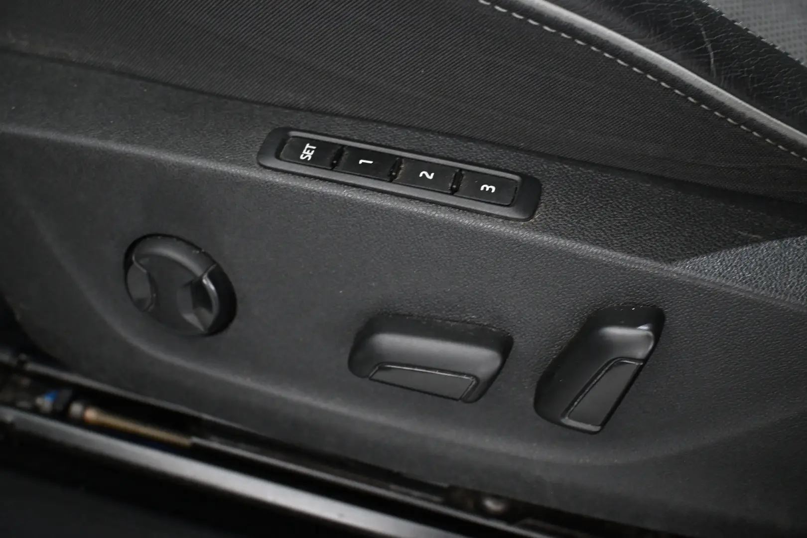 Car Image - 5RDi6fdnT1XDqQeCRmloJf