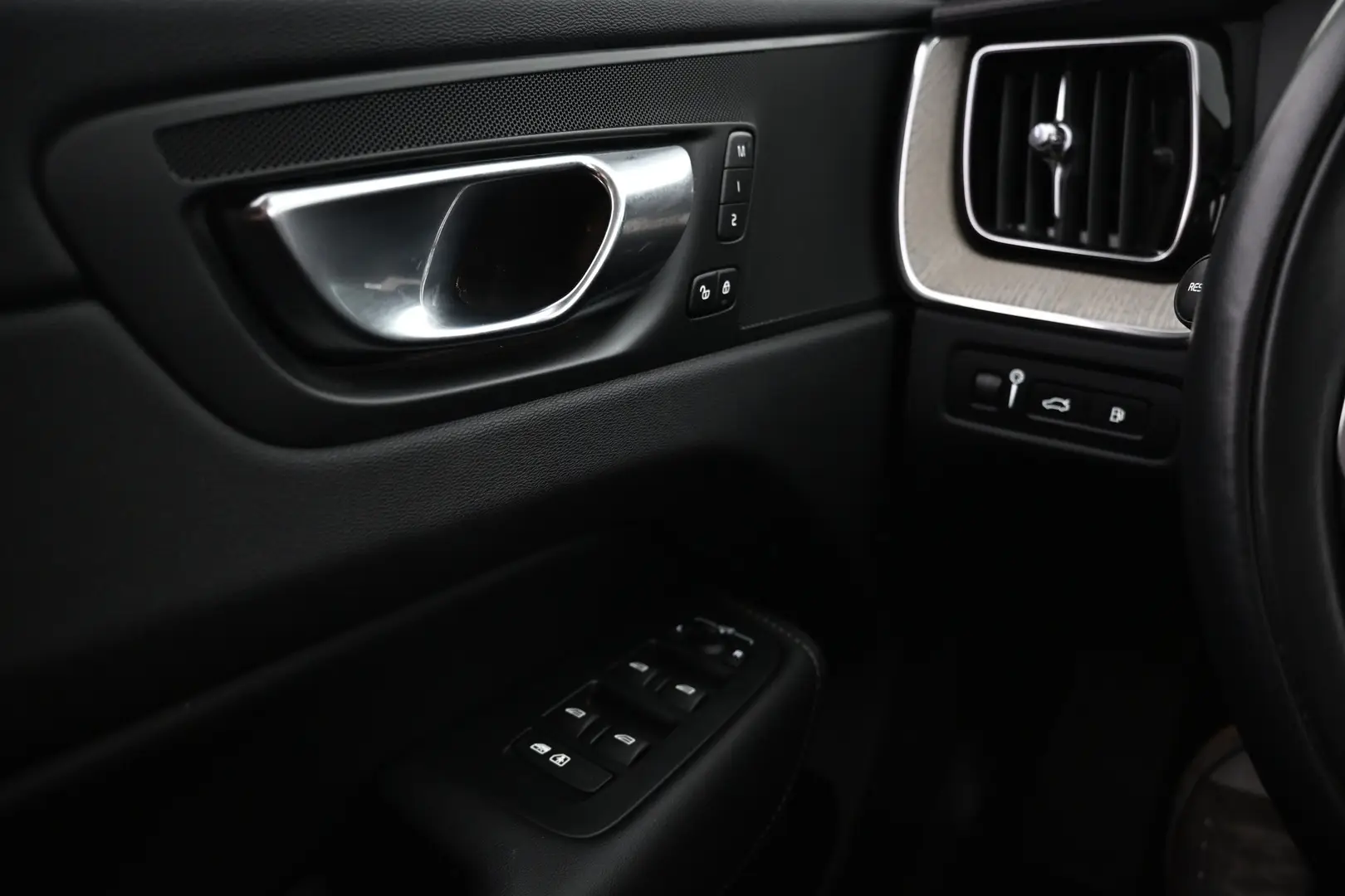 Car Image - LLAOYxD90prPZ24cgEeWR