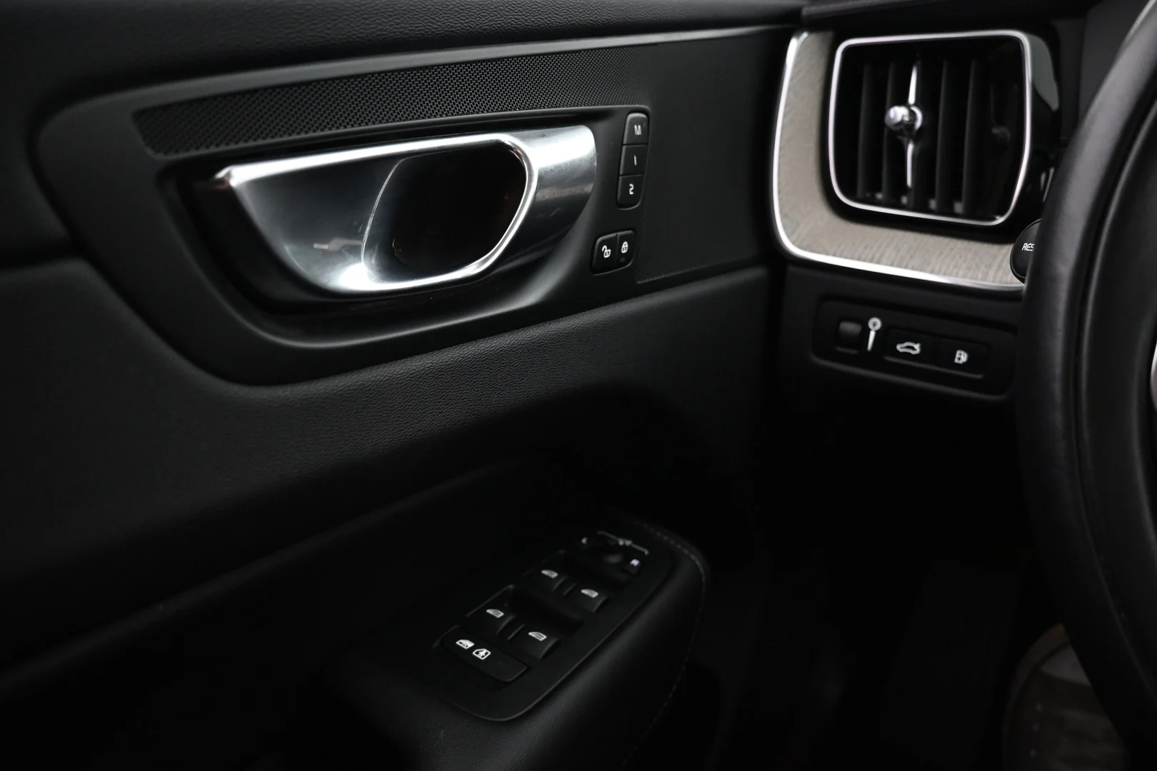 Car Image - LLAOYxD90prPZ24cgEeWR