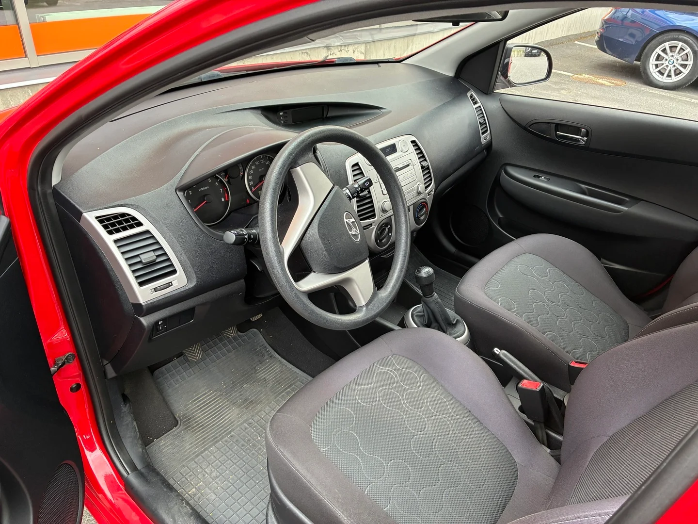 Car Image - 2xS2oCggN8YDqlQp6TMDT7
