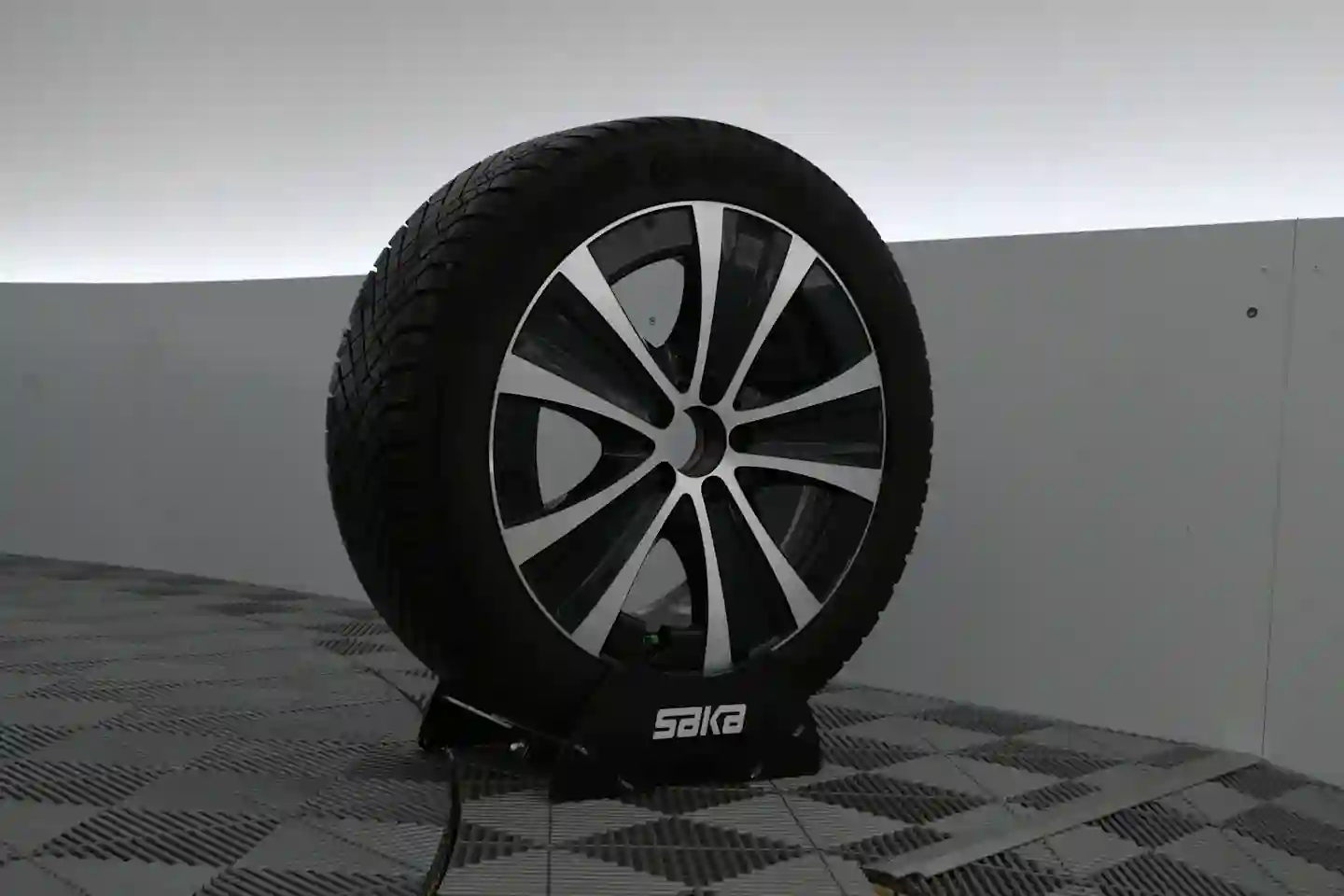 Car Image - 7t70eCS5KD9S2XgGO5uJfd