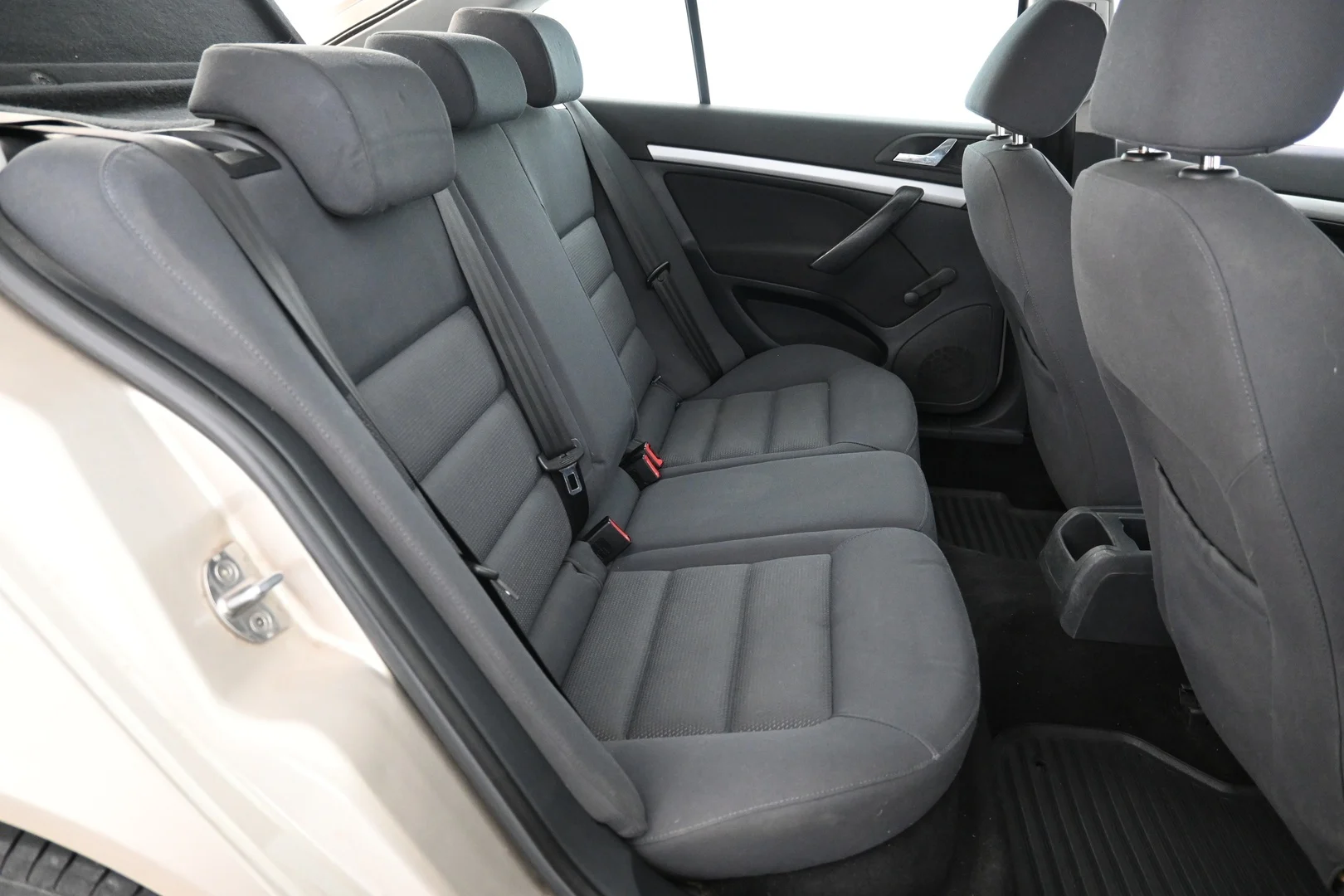 Car Image - 6IlfrnjFu2UryQA2rGWwcJ