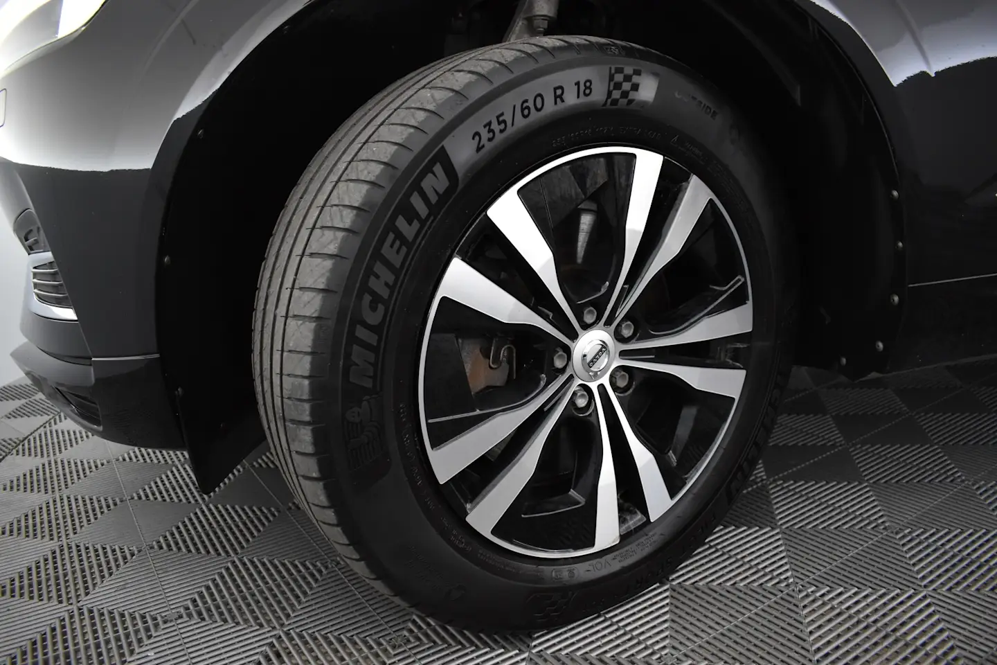Car Image - 3P1RCyyC8KUG34oB8MzfAJ