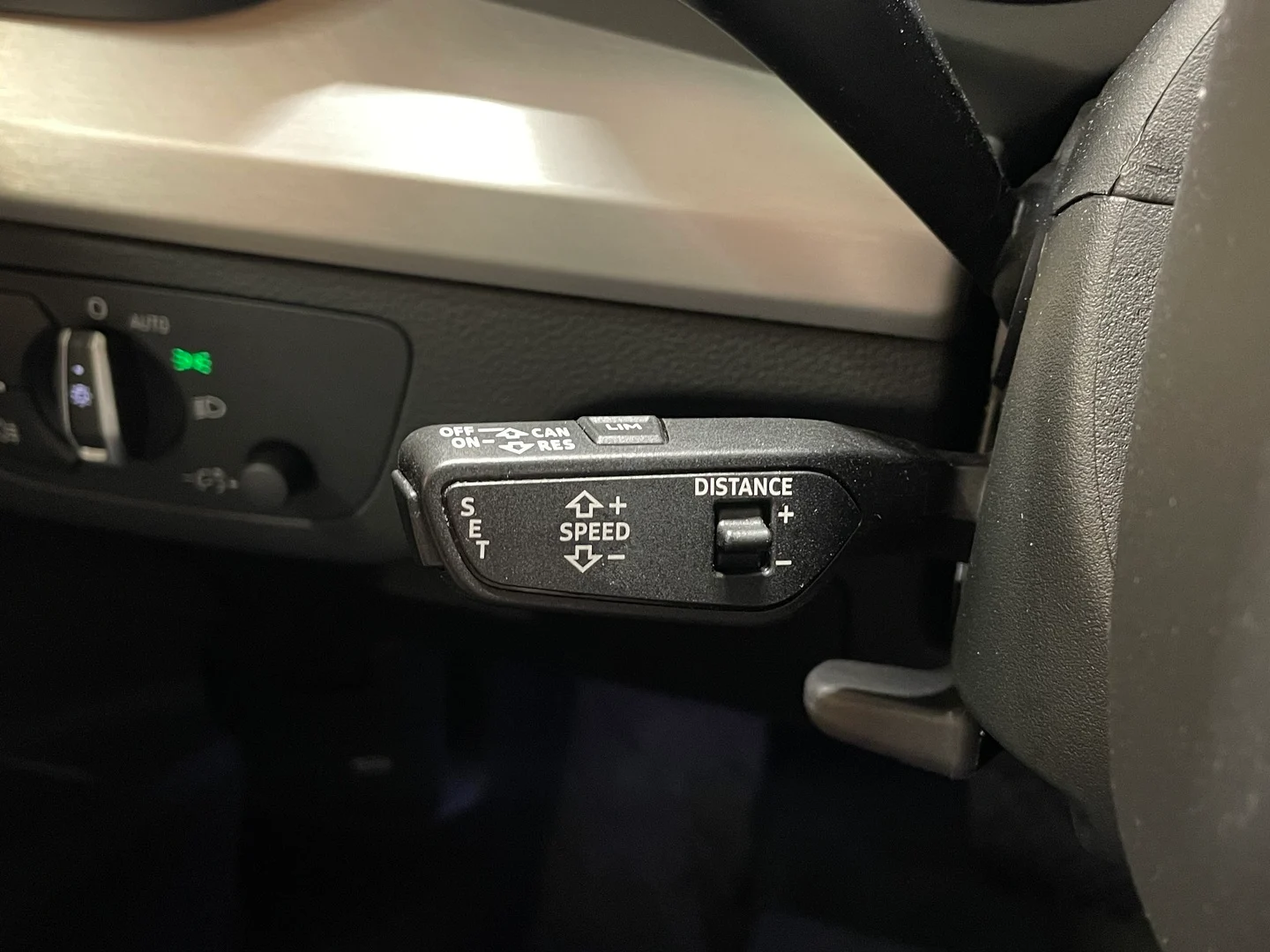 Car Image - 75v4Qw59kKZNtxHAxw21Zy