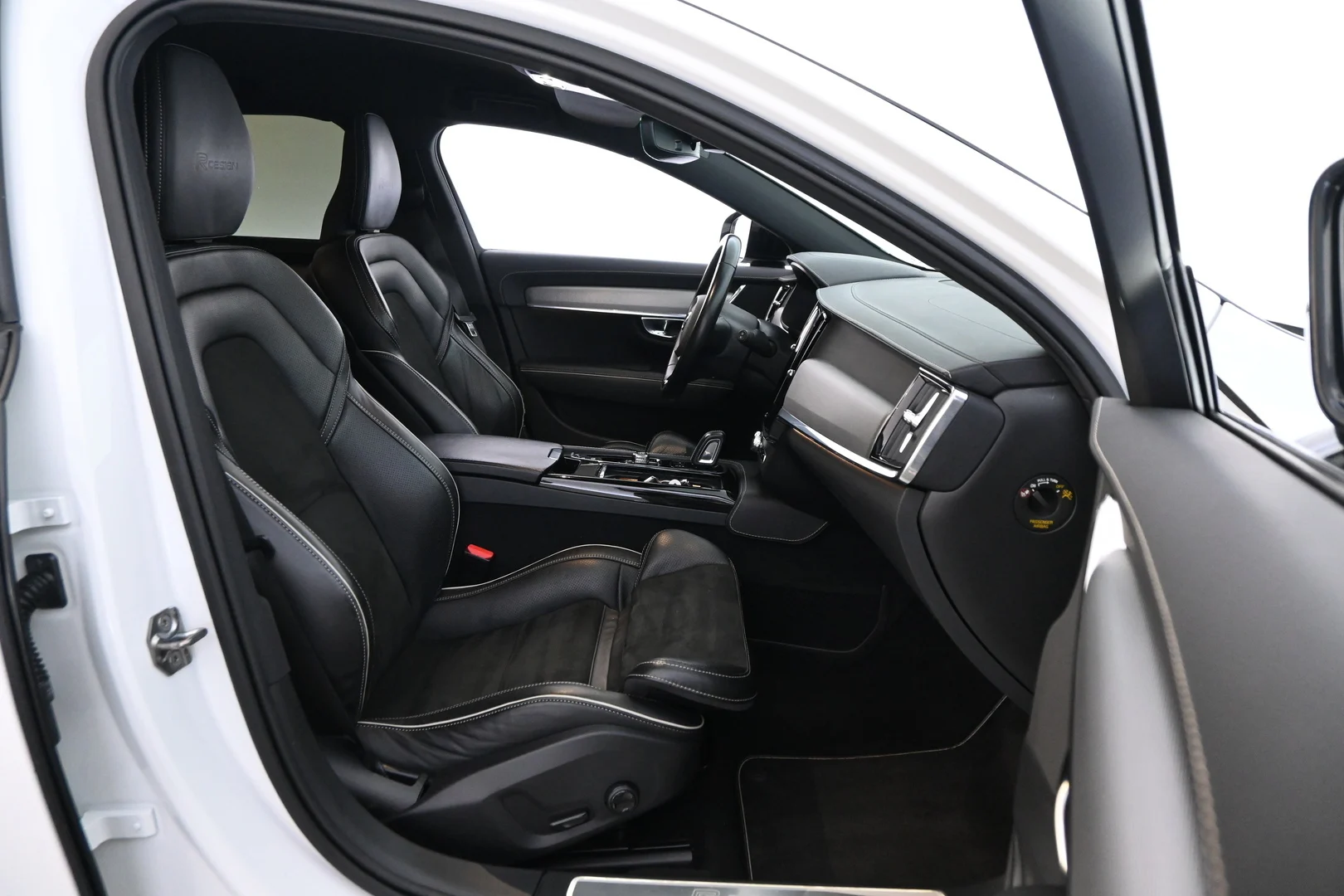 Car Image - VXsLpQpUyMLbHDi6PPhwO