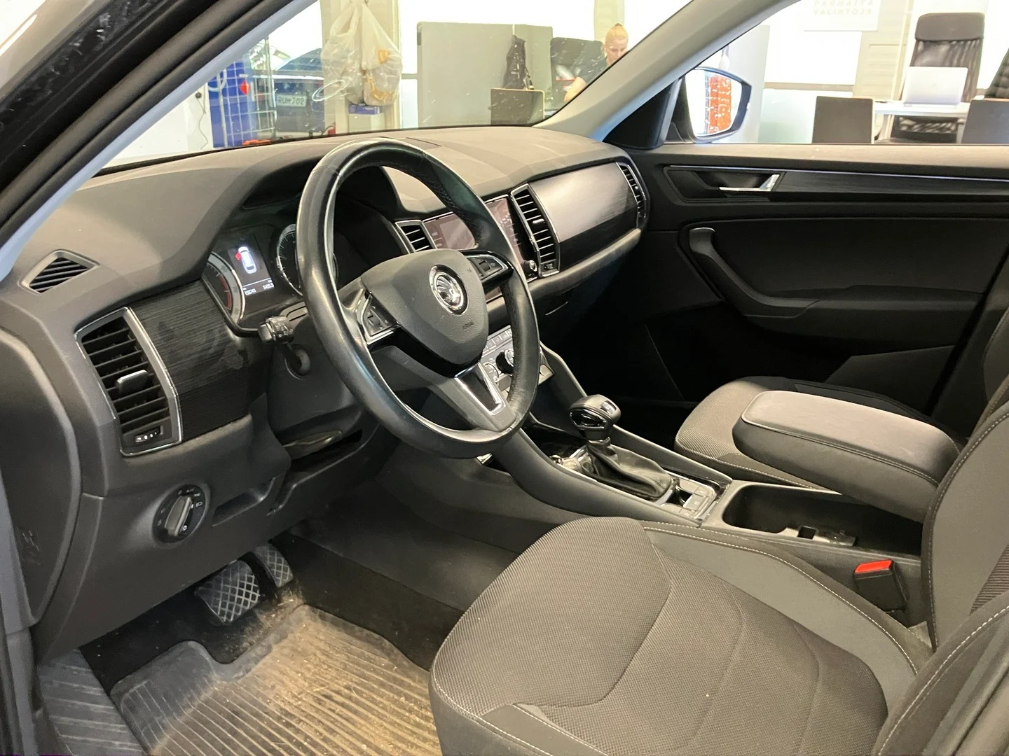 Car Image - 5DtuxscPTD3RSYUuevn1hH