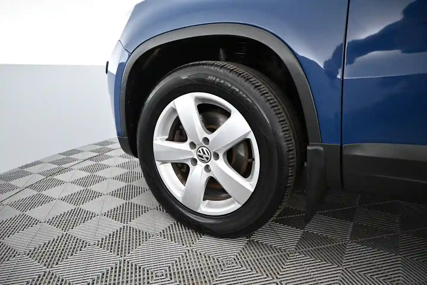 Car Image - 6TrG6ORZfoO1hi8wFGJzmf