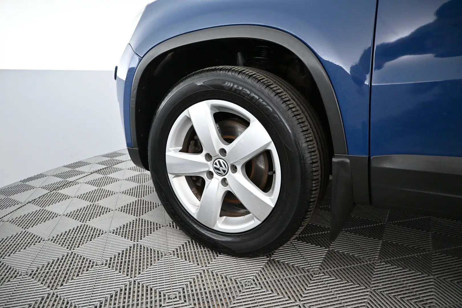 Car Image - 6TrG6ORZfoO1hi8wFGJzmf