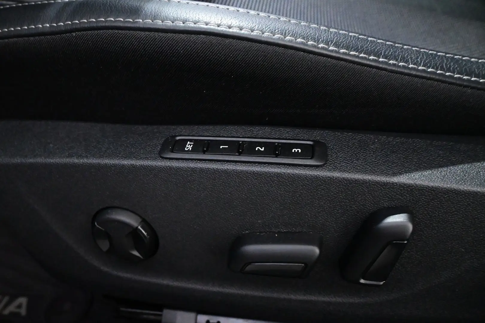 Car Image - 2RtFu7saWiXfKX4kXyRE1q
