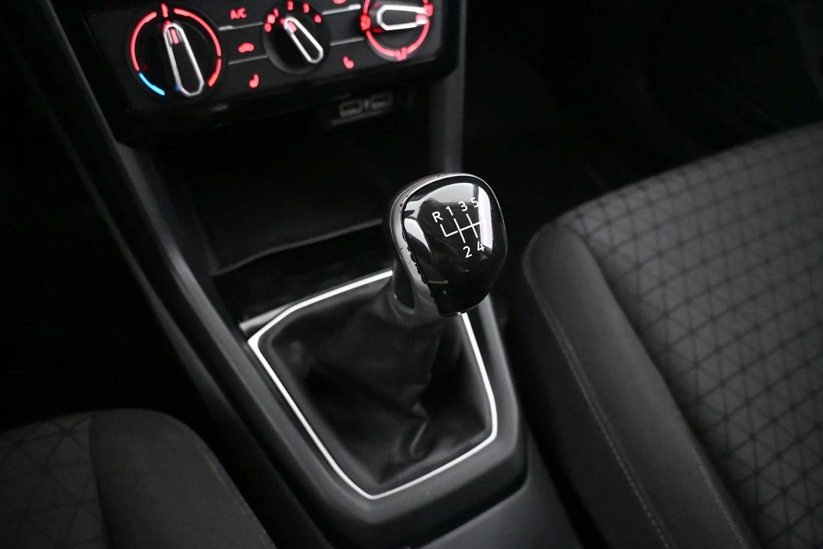 Car Image - 1ooVZyqRJCpLWCmL6r72Md