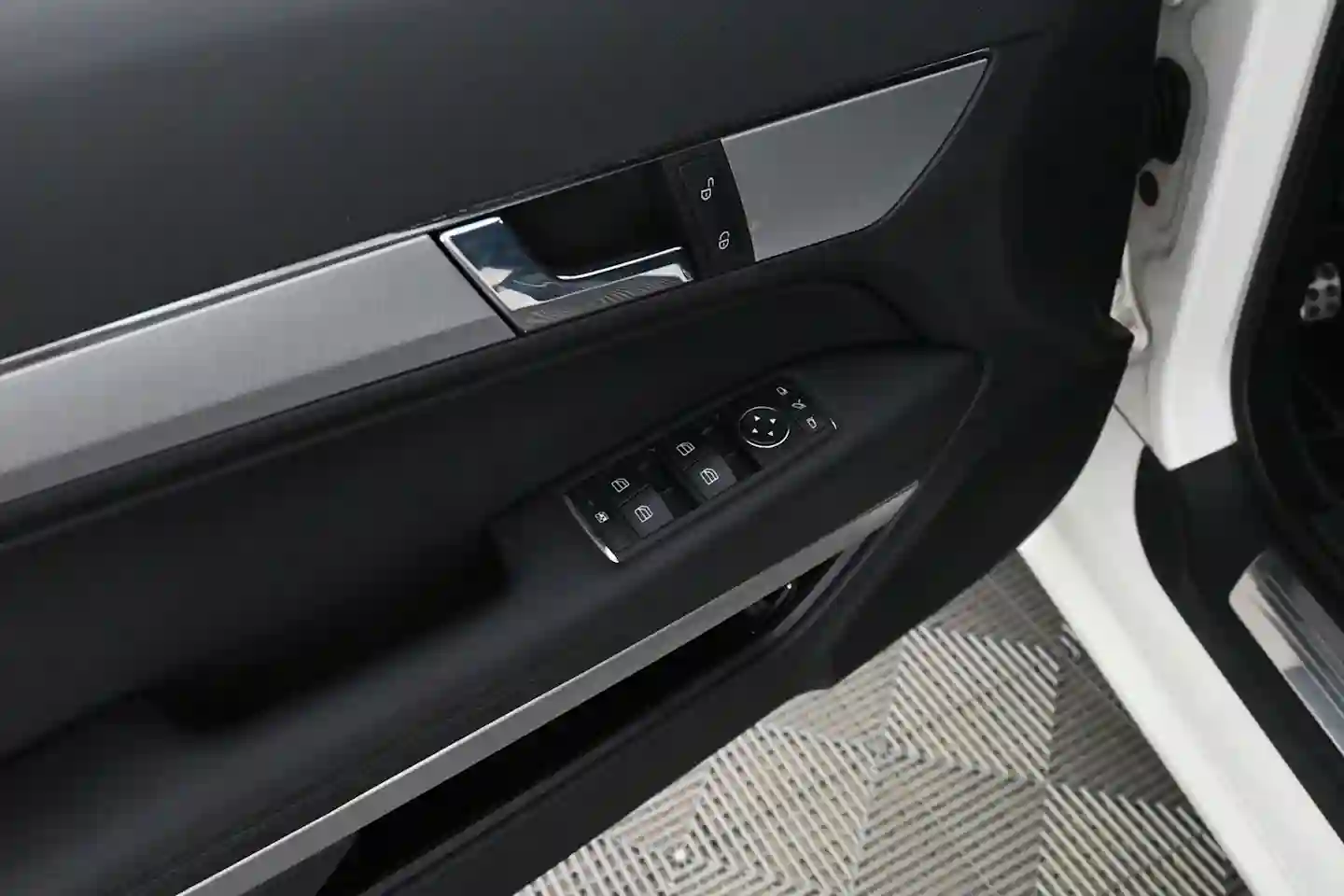 Car Image - eOtrXOnbG3N40wfuXa4ur