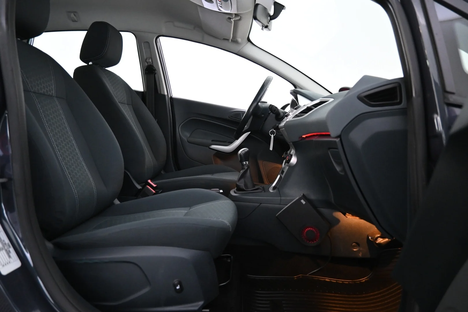 Car Image - 3ytGjuZwAALtMuRyTkGYPL