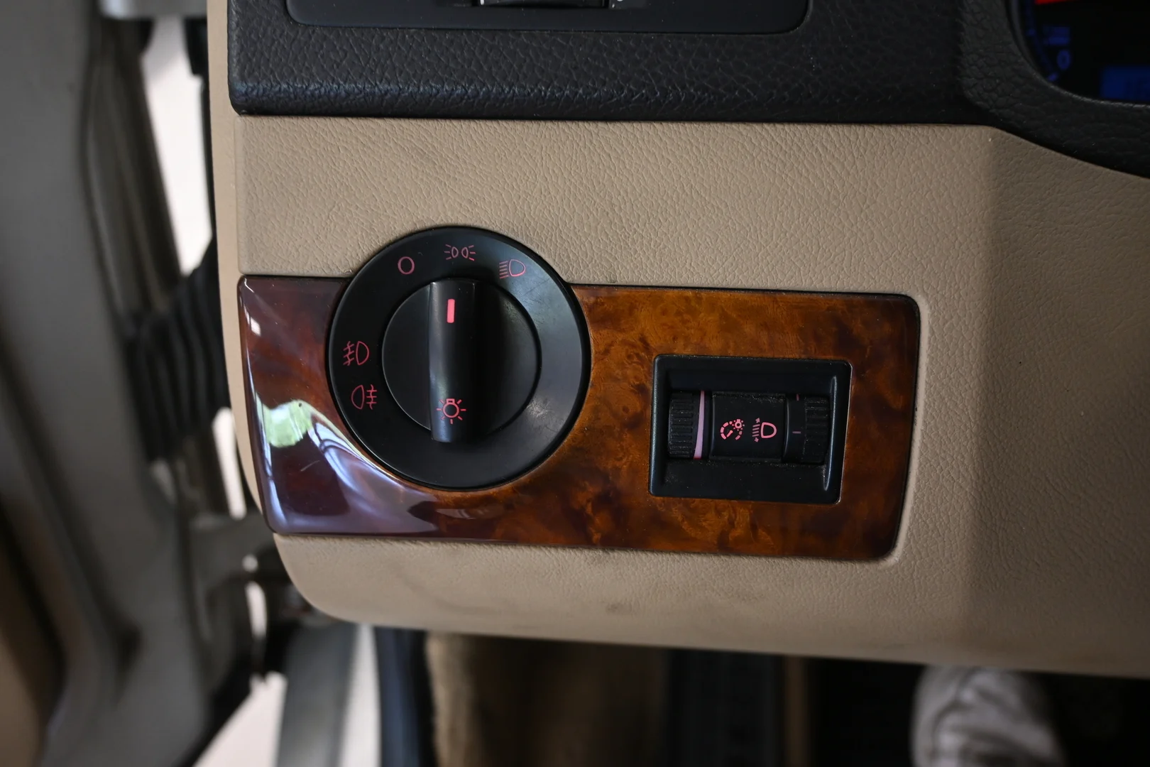 Car Image - 7LkwnFZUt6aSvB44ZIvJX5