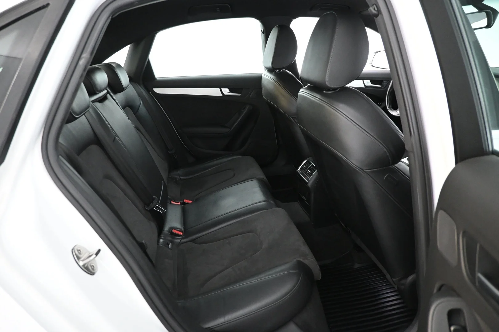 Car Image - pJnDgH3BeAeHvcfWOYcvP