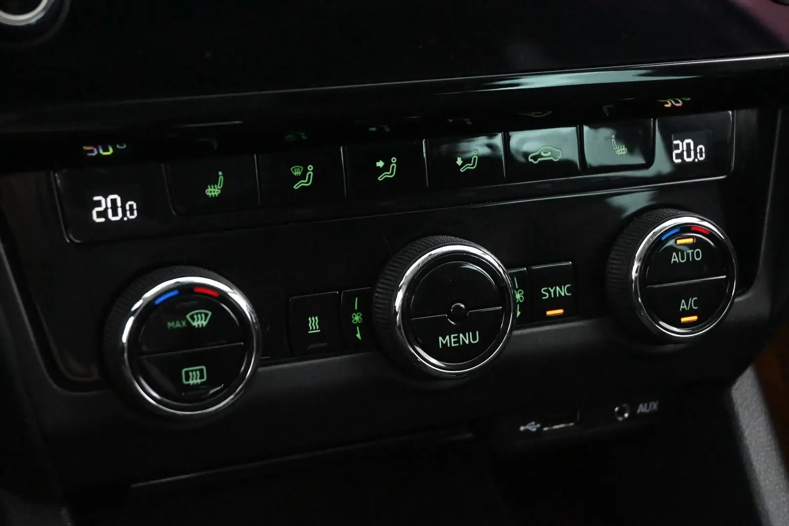 Car Image - 2SaPg6IZUVKnWmLFuAOvNn