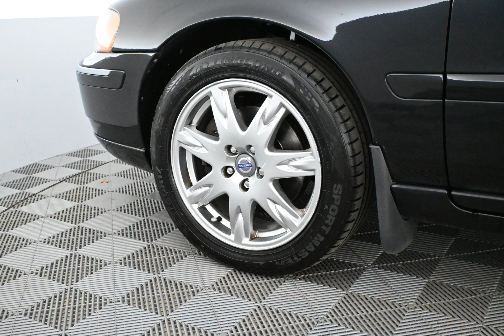 Car Image - 3q2JEkrY2X8qSF9vgy0FpJ