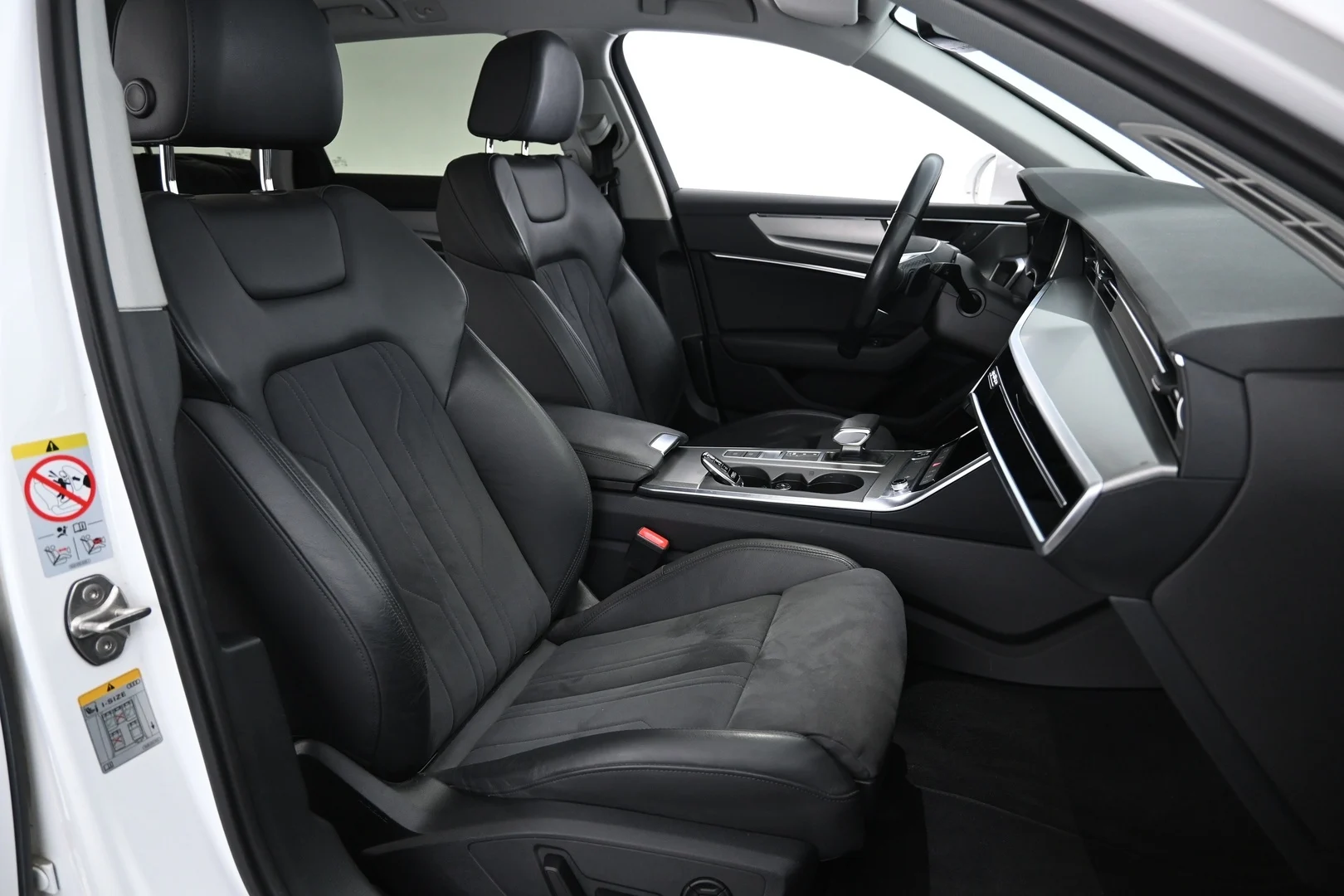 Car Image - 4Oc2hT5qLPFWWkIOxfD4Rr
