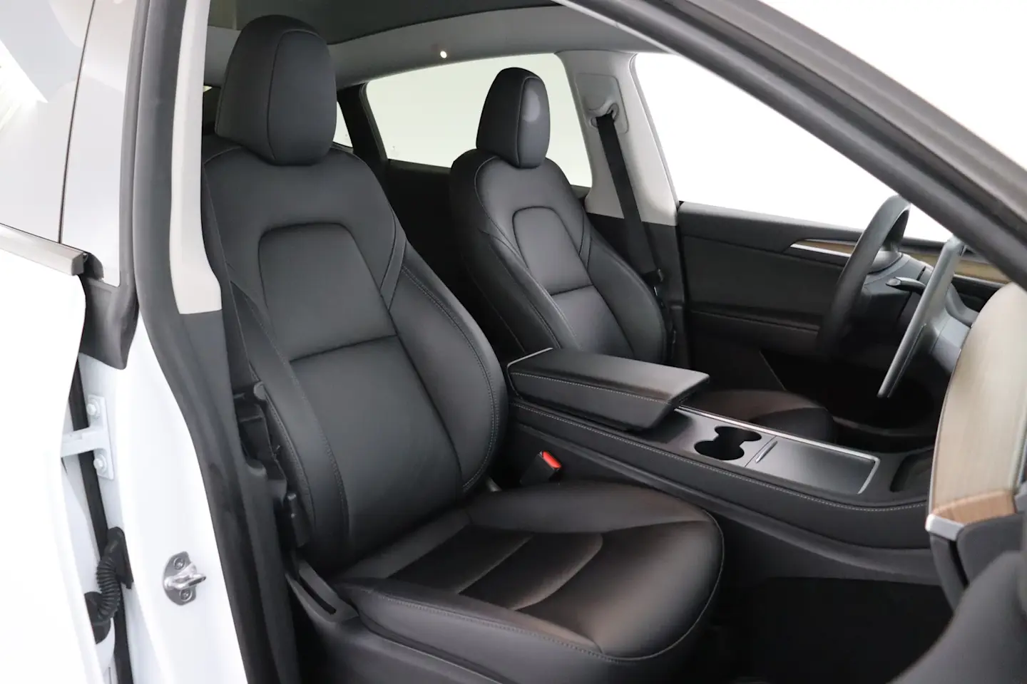 Car Image - 4TwcohFwlctIaKJdZfqNy4